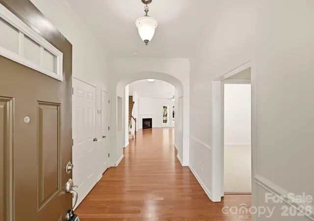 Photo 2 of Single family home for sale at 1021 Knob Crk Ln, Fort Mill, SC 29708 | MLS# 4420740 | Listing updated on 2026-09-24