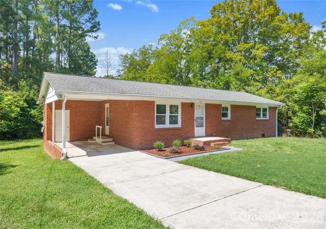Photo 1 of Single family home for sale at 409 Moss Springs Rd, Albemarle, NC 28001 | MLS# 4420748 | Listing updated on 2026-09-12