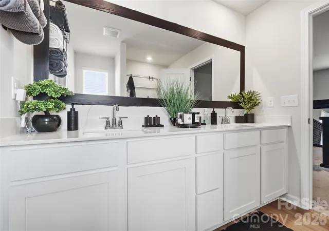 Photo 1 of Single family home for sale at 146 Brentwood Dr, Statesville, NC 28625 | MLS# 4420763 | Listing updated on 2026-09-23