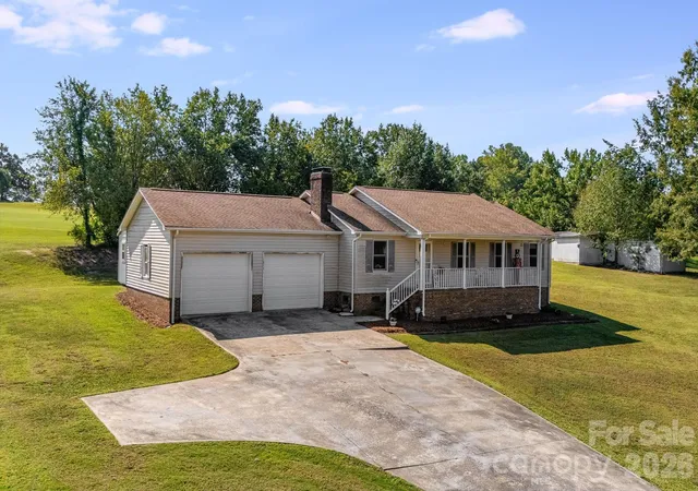 Photo 3 of Single family home for sale at 3020 Vernell Ln, Shelby, NC 28150 | MLS# 4420785 | Listing updated on 2026-09-11