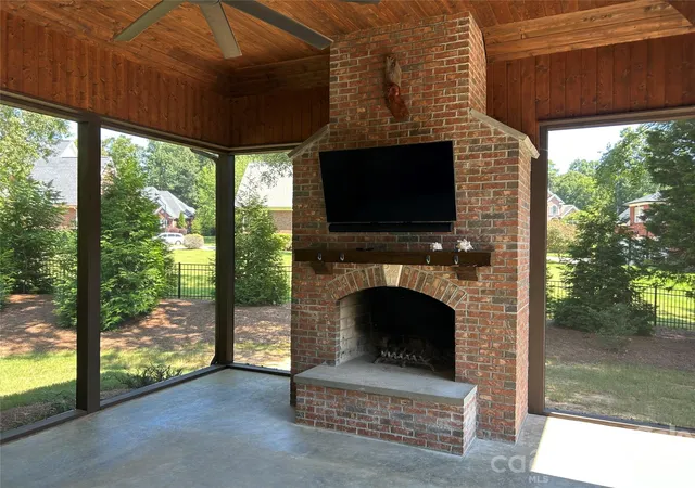 Photo 2 of Single family home for sale at 1686 Nestledown Ct, Rock Hill, SC 29732 | MLS# 4420790 | Listing updated on 2026-10-20
