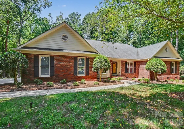 Photo 3 of Sale Pending at 14905 Wyndham Oaks Dr, Charlotte, NC 28277 | MLS# 4420828 | Listing updated on 2026-09-11