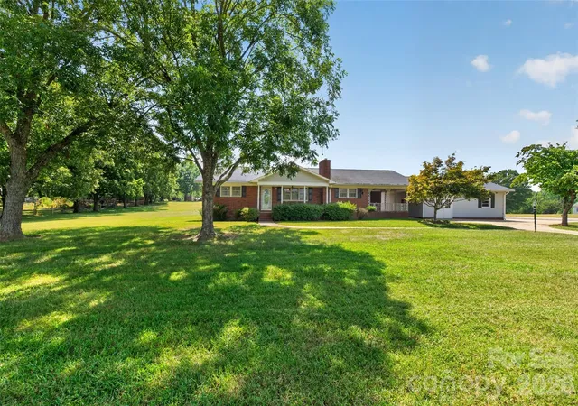 Photo 1 of Single family home for sale at 2639 Mount Olive Church Rd, Newton, NC 28658 | MLS# 4420840 | Listing updated on 2026-09-13