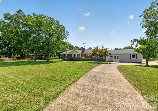 Photo 3 of Single family home for sale at 2639 Mount Olive Church Rd, Newton, NC 28658 | MLS# 4420840 | Listing updated on 2026-09-13