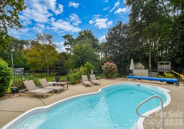 Photo 1 of Single family home for sale at 127 Fairway Dr, Mooresville, NC 28117 | MLS# 4420861 | Listing updated on 2026-09-24