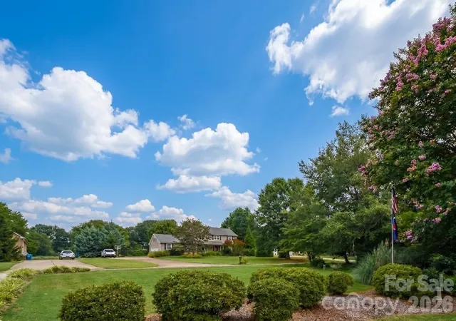 Photo 3 of Single family home for sale at 127 Fairway Dr, Mooresville, NC 28117 | MLS# 4420861 | Listing updated on 2026-09-24