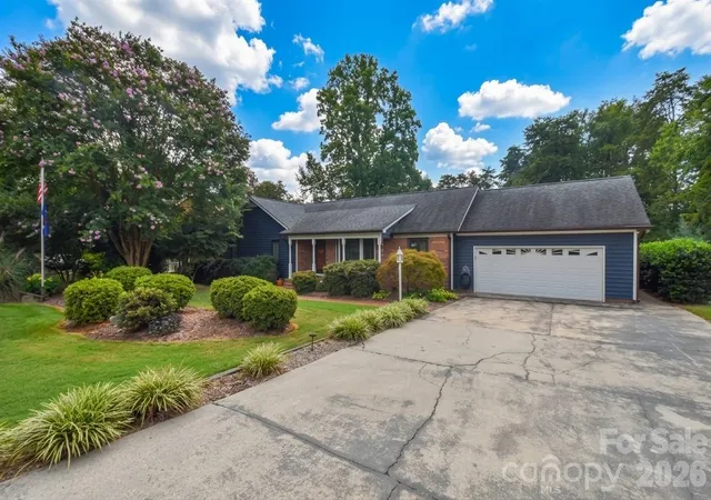 Photo 4 of Single family home for sale at 127 Fairway Dr, Mooresville, NC 28117 | MLS# 4420861 | Listing updated on 2026-09-24