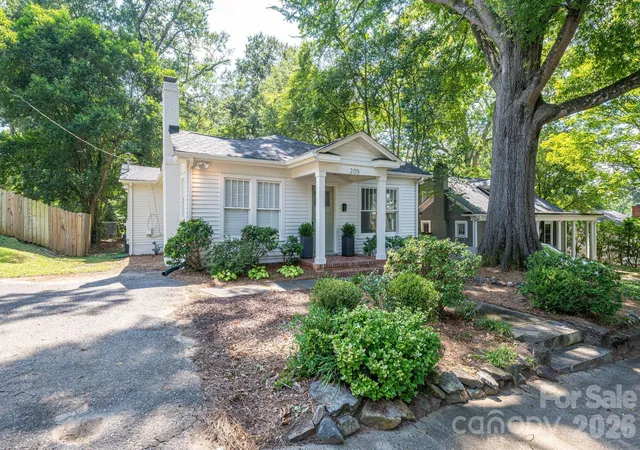 Photo 1 of Single family home for sale at 205 West 6th Ave, Gastonia, NC 28052 | MLS# 4420877 | Listing updated on 2026-10-05