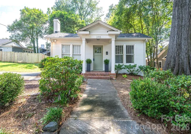 Photo 2 of Single family home for sale at 205 West 6th Ave, Gastonia, NC 28052 | MLS# 4420877 | Listing updated on 2026-10-05