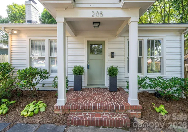 Photo 3 of Single family home for sale at 205 West 6th Ave, Gastonia, NC 28052 | MLS# 4420877 | Listing updated on 2026-10-05