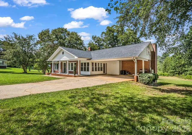 Photo 3 of Single family home for sale at 1544 Old Us 221a Hwy, Mooresboro, NC 28114 | MLS# 4420887 | Listing updated on 2026-09-12