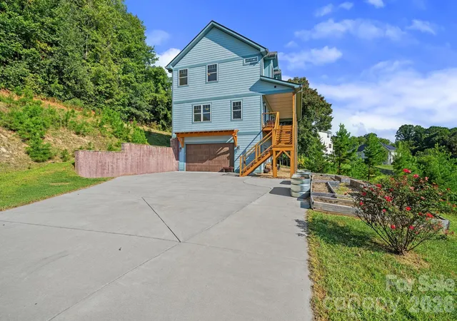 Photo 2 of Single family home for sale at 19 Magnolia Farms Dr, Asheville, NC 28806 | MLS# 4421028 | Listing updated on 2026-10-08