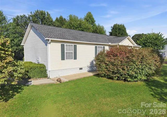 Photo 3 of Single family home for sale at 11 Brant Ln, Weaverville, NC 28787 | MLS# 4421295 | Listing updated on 2026-10-05