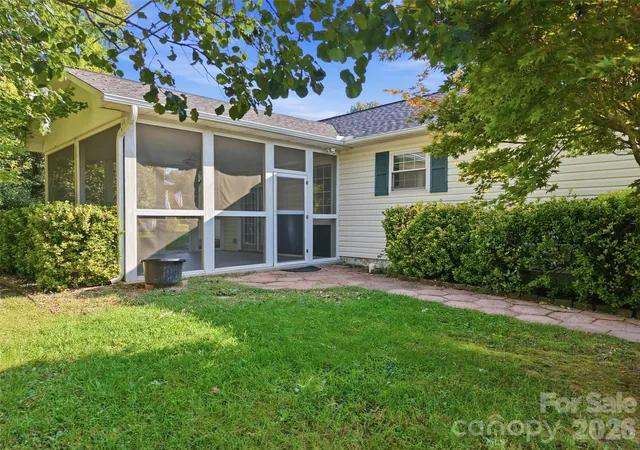 Photo 1 of Single family home for sale at 11 Brant Ln, Weaverville, NC 28787 | MLS# 4421295 | Listing updated on 2026-10-05
