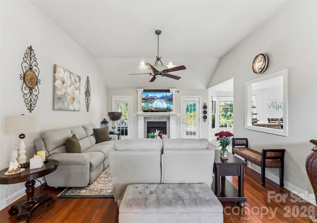 Photo 3 of Single family home for sale at 1277 White Pond Dr, Gastonia, NC 28056 | MLS# 4421305 | Listing updated on 2026-09-15