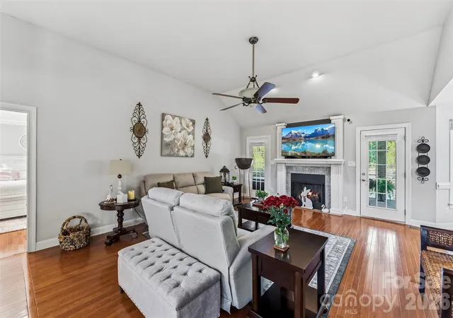 Photo 4 of Single family home for sale at 1277 White Pond Dr, Gastonia, NC 28056 | MLS# 4421305 | Listing updated on 2026-09-15