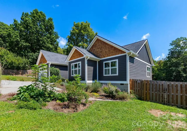 Photo 2 of Single family home for sale at 206 Padgettown Rd, Black Mountain, NC 28711 | MLS# 4421314 | Listing updated on 2026-10-05