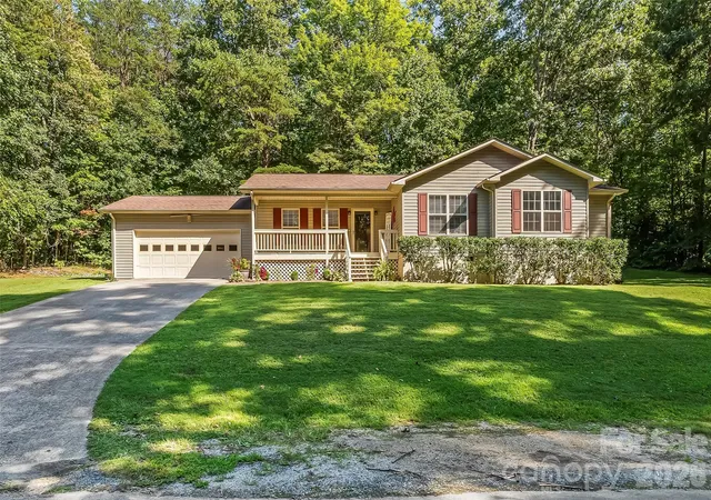 Photo 2 of Single family home for sale at 132 Dogwood Hts Dr, Marion, NC 28752 | MLS# 4421335 | Listing updated on 2026-09-18