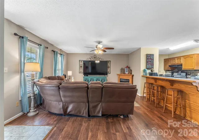 Photo 3 of Single family home for sale at 132 Dogwood Hts Dr, Marion, NC 28752 | MLS# 4421335 | Listing updated on 2026-09-18