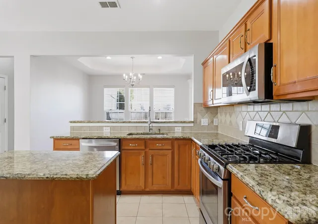 Photo 4 of Single family home for sale at 11239 Cypress View Dr, Charlotte, NC 28262 | MLS# 4421352 | Listing updated on 2026-10-18