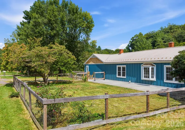 Photo 1 of Single family home for sale at 2119 Pisgah Dr, Canton, NC 28716 | MLS# 4421385 | Listing updated on 2026-09-15