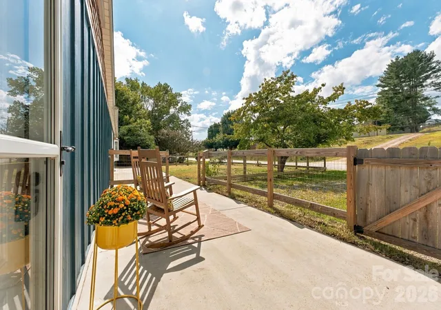Photo 3 of Single family home for sale at 2119 Pisgah Dr, Canton, NC 28716 | MLS# 4421385 | Listing updated on 2026-09-15