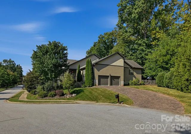 Photo 3 of Single family home for sale at 323 Fennel Dun Cir, Biltmore Lake, NC 28715 | MLS# 4421442 | Listing updated on 2026-09-25