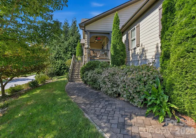 Photo 4 of Single family home for sale at 323 Fennel Dun Cir, Biltmore Lake, NC 28715 | MLS# 4421442 | Listing updated on 2026-10-08