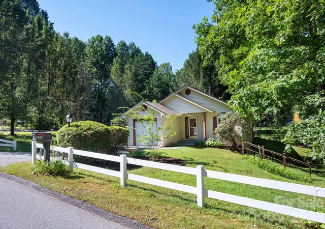 Photo 2 of Sale Pending at 204 Cinnamon Way, Flat Rock, NC 28731 | MLS# 4421453 | Listing updated on 2026-09-22