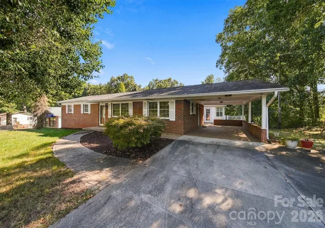 Photo 1 of Single family home for sale at 3070 Startown Rd, Newton, NC 28658 | MLS# 4421474 | Listing updated on 2026-09-15