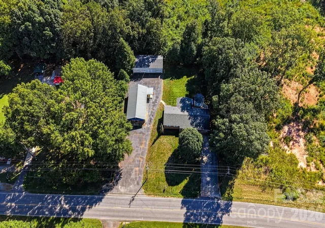 Photo 3 of Single family home for sale at 3070 Startown Rd, Newton, NC 28658 | MLS# 4421474 | Listing updated on 2026-09-15
