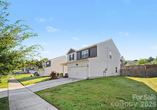 Photo 3 of Single family home for sale at 8411 Highgate Dr, Charlotte, NC 28215 | MLS# 4421479 | Listing updated on 2026-10-07