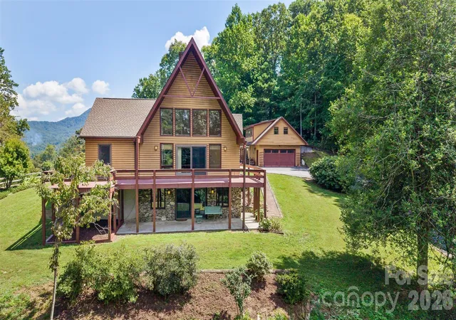 Photo 2 of Single family home for sale at 16 Spruce Way, Fairview, NC 28730 | MLS# 4421539 | Listing updated on 2026-09-24