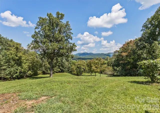 Photo 3 of Single family home for sale at 16 Spruce Way, Fairview, NC 28730 | MLS# 4421539 | Listing updated on 2026-09-24
