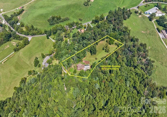 Photo 4 of Single family home for sale at 16 Spruce Way, Fairview, NC 28730 | MLS# 4421539 | Listing updated on 2026-09-24