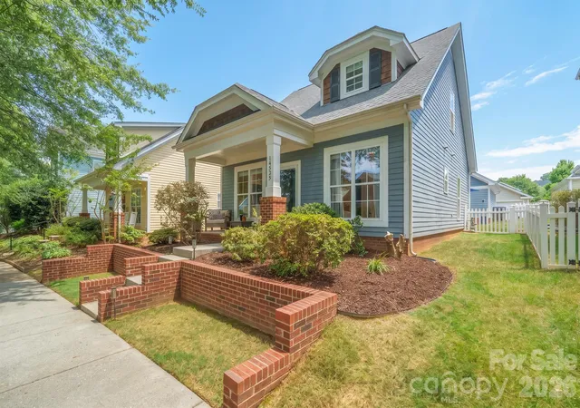 Photo 3 of Single family home for sale at 14525 Holly Springs Dr, Huntersville, NC 28078 | MLS# 4421540 | Listing updated on 2026-09-27