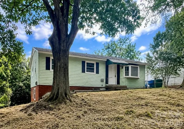 Photo 1 of Single family home for sale at 2756 Coronet Way, Charlotte, NC 28208 | MLS# 4421622 | Listing updated on 2026-09-15