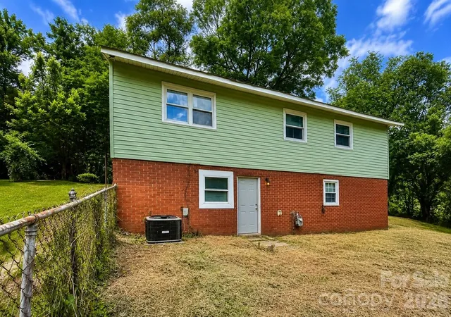 Photo 13 of Single family home for sale at 2756 Coronet Way, Charlotte, NC 28208 | MLS# 4421622 | Listing updated on 2026-09-15