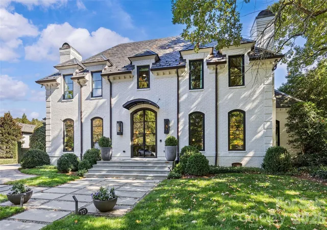 Photo 1 of Single family home for sale at 727 Colville Rd, Charlotte, NC 28207 | MLS# 4421700 | Listing updated on 2026-09-15