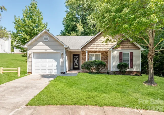 Single family home for sale at 7917 Pebbleridge Dr, Charlotte, NC 28212 | MLS# 4421717