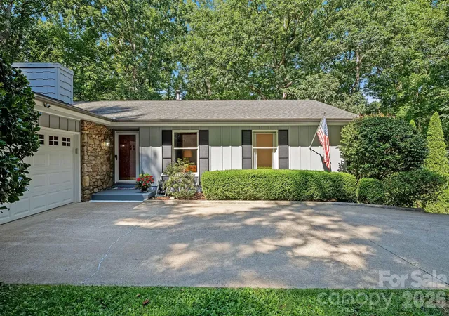 Photo 2 of Single family home for sale at 2 Brae Burn Way, Arden, NC 28704 | MLS# 4421728 | Listing updated on 2026-10-03