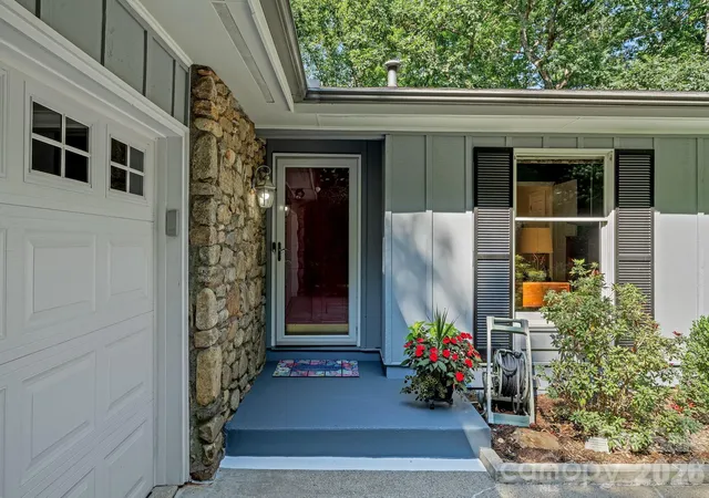Photo 3 of Single family home for sale at 2 Brae Burn Way, Arden, NC 28704 | MLS# 4421728 | Listing updated on 2026-10-03
