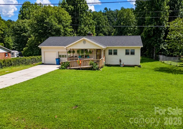 Photo 1 of Single family home for sale at 1292 Creekwood Dr, Morganton, NC 28655 | MLS# 4421743 | Listing updated on 2026-10-01