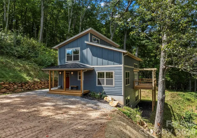 Photo 1 of Single family home for sale at 214 Aster Ridge Dr, Waynesville, NC 28786 | MLS# 4421869 | Listing updated on 2026-09-26