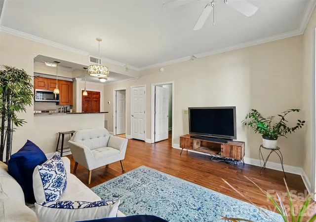 Photo 4 of Condo for sale at 300 W 5th Street #535, Charlotte, NC 28202 | MLS# 4421871 | Listing updated on 2026-10-24