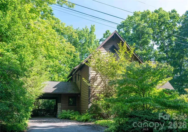 Photo 3 of Single family home for sale at 86 Forest Ridge Rd E, Burnsville, NC 28714 | MLS# 4421912 | Listing updated on 2026-10-06