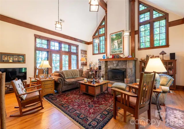Photo 3 of Single family home for sale at 86 Forest Ridge Rd E, Burnsville, NC 28714 | MLS# 4421912 | Listing updated on 2026-10-06
