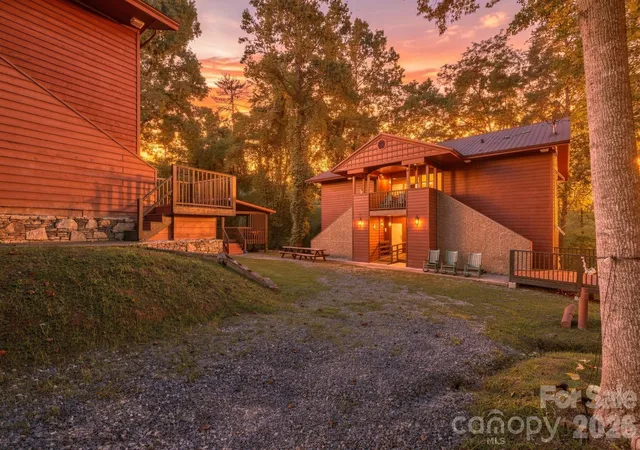 Photo 4 of House for sale at 55 57 Observation Point Dr, Bryson City, NC 28713 | MLS# 4421919 | Listing updated on 2026-09-13