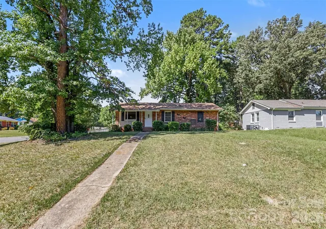 Photo 3 of Single family home for sale at 701 Bilmark Ave, Charlotte, NC 28213 | MLS# 4421926 | Listing updated on 2026-09-22