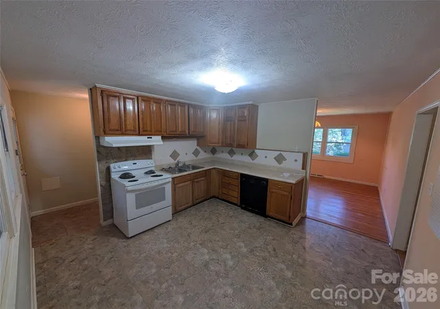 Photo 3 of Single family home for sale at 202 Melody Cir, Swannanoa, NC 28778 | MLS# 4421934 | Listing updated on 2026-10-01
